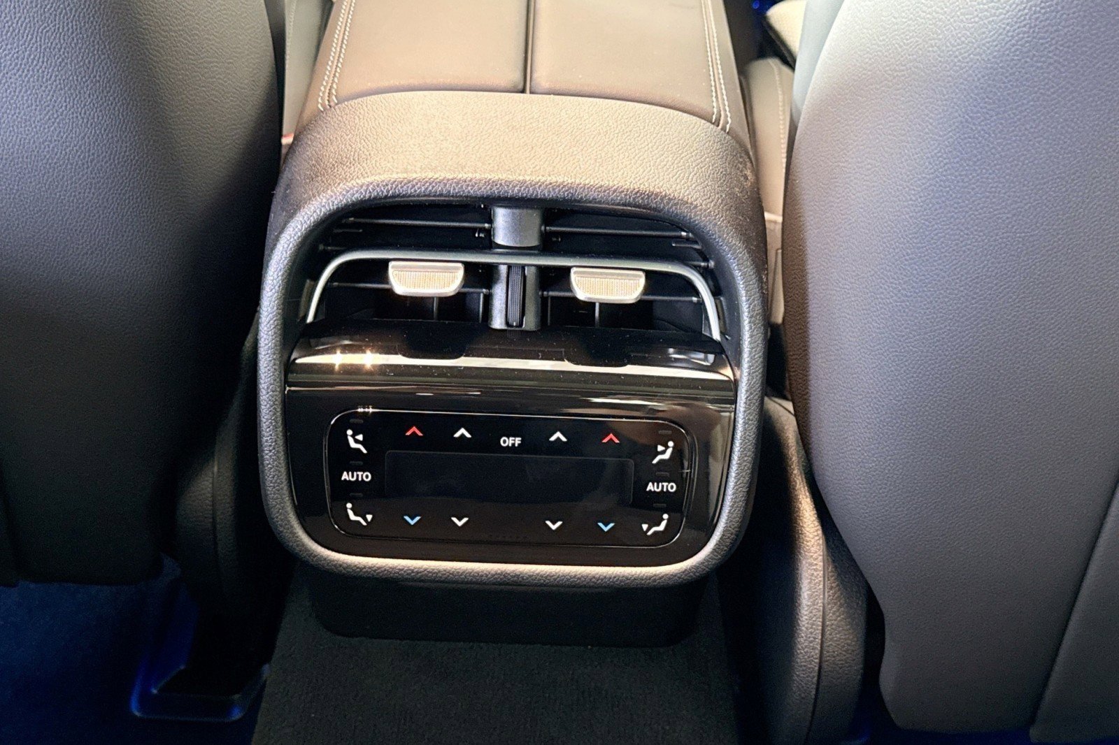 New 2026 Mercedes-Benz E 53 AMG e 4MATIC Sedan image 23