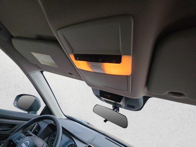 Used 2025 Nissan Rogue S AWD/4WD image 17