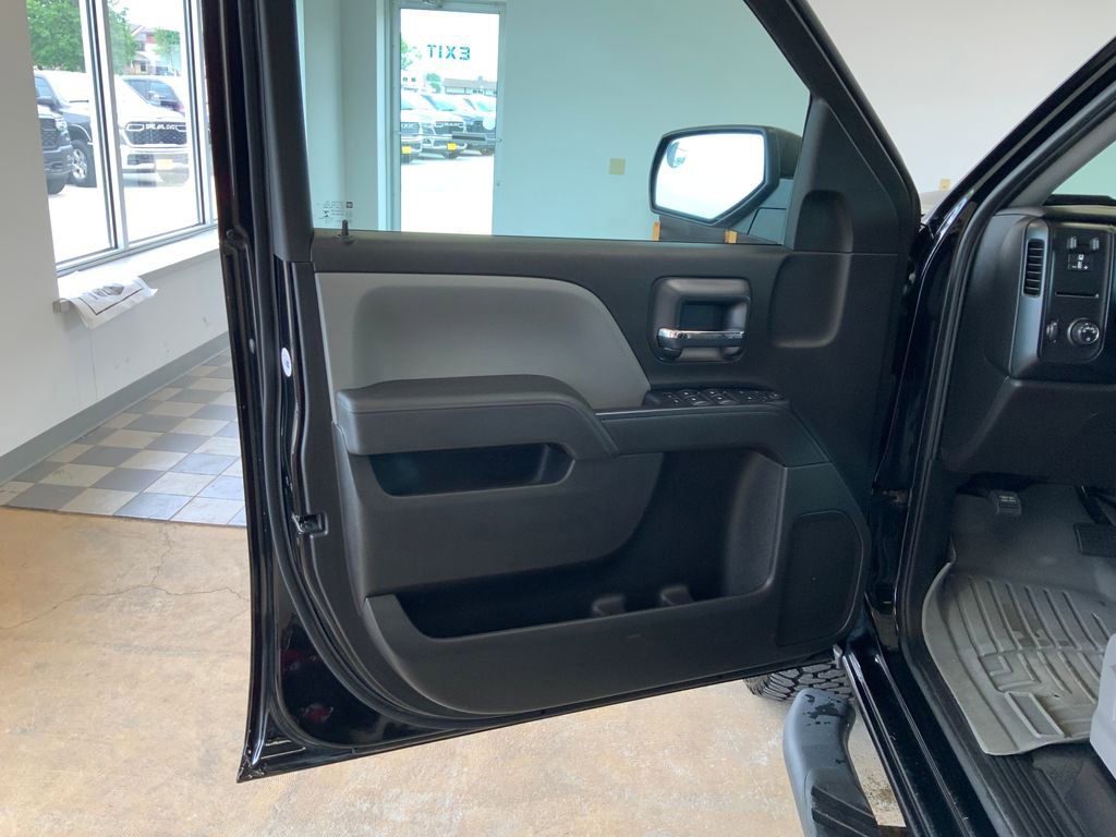 Used 2018 Chevrolet Silverado 1500 Custom w/ Custom Value Package AWD/4WD image 15