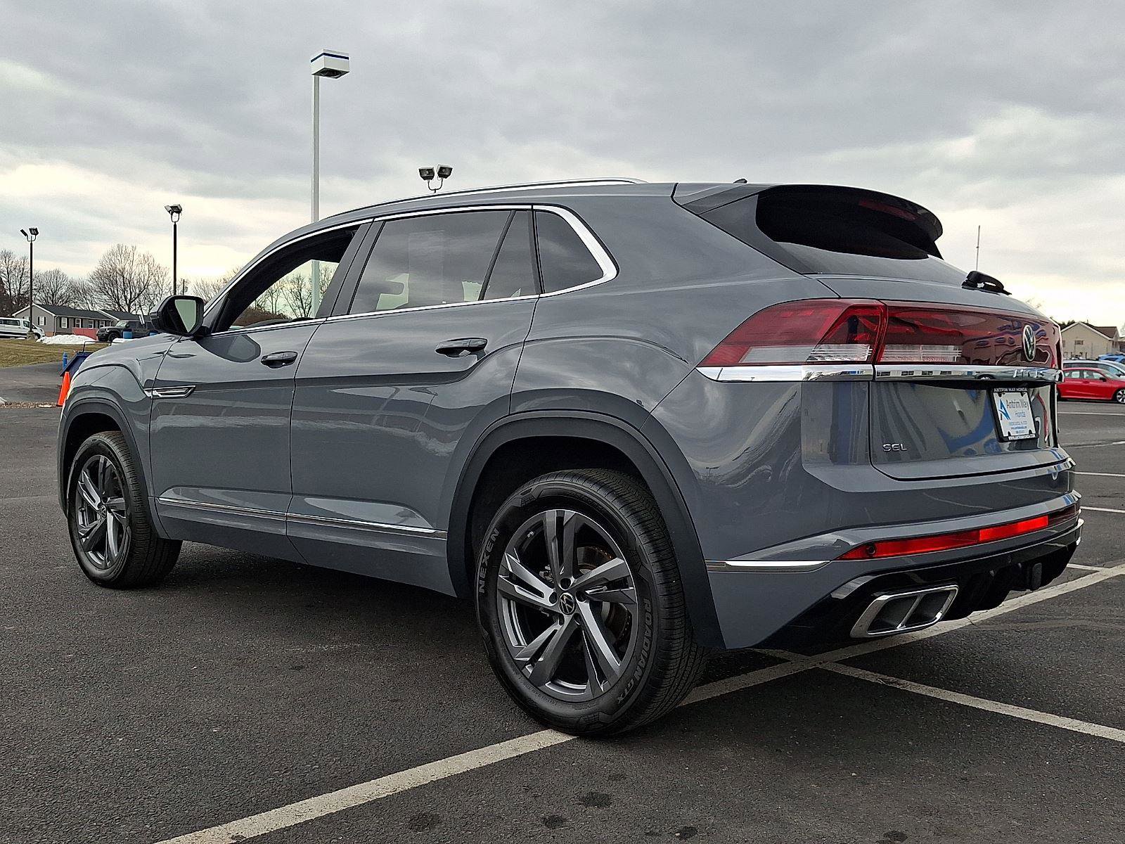 Used 2024 Volkswagen Atlas Cross Sport SEL R-Line image 3