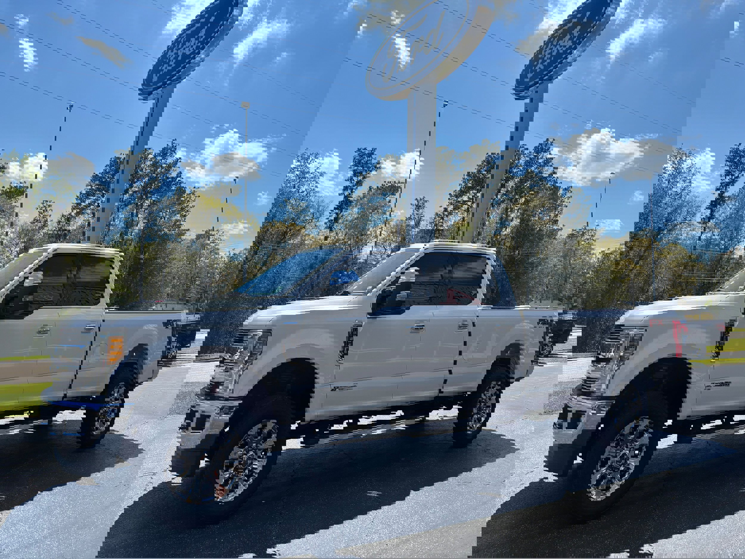 Used 2017 Ford F250 Lariat w/ Lariat Ultimate Package image 3