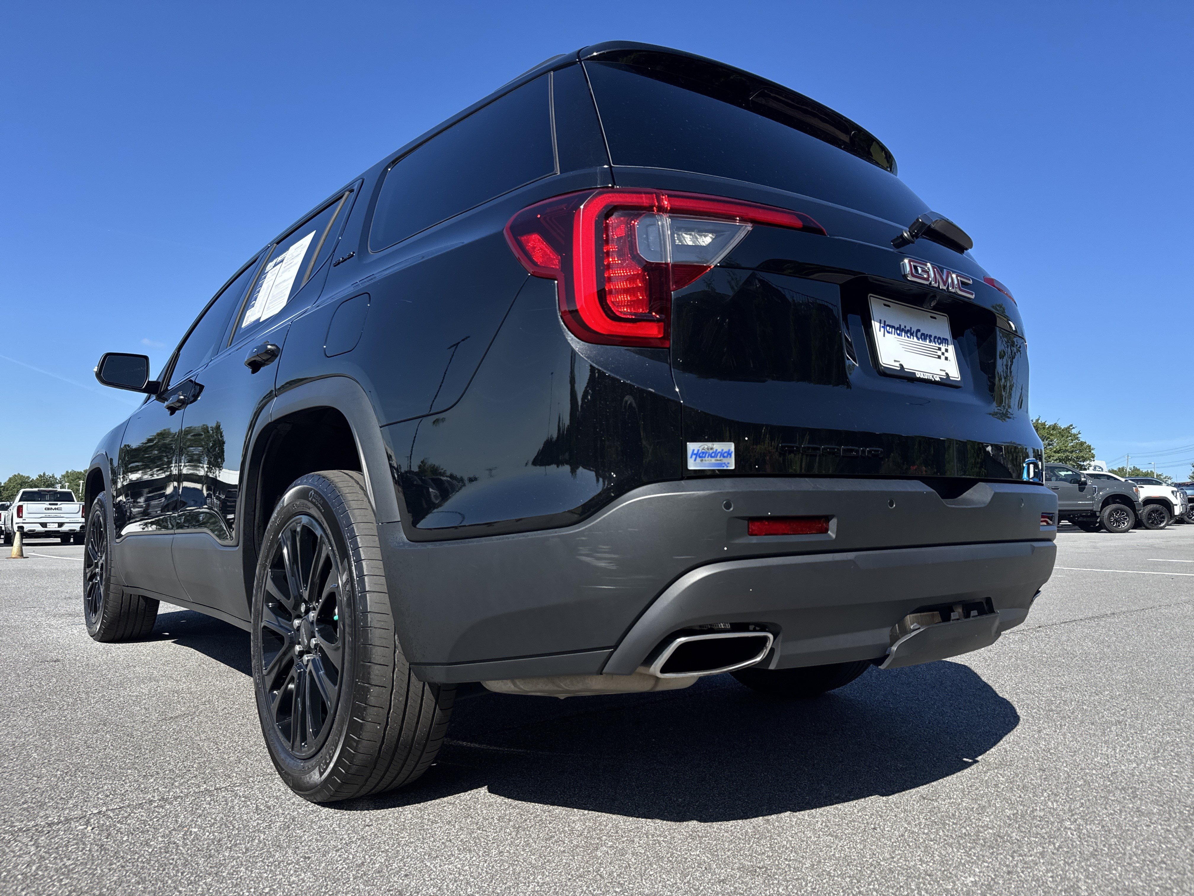 Used 2023 GMC Acadia SLE w/ Driver Convenience Package FWD image 8