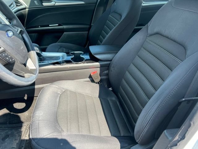 Used 2015 Ford Fusion SE FWD image 16