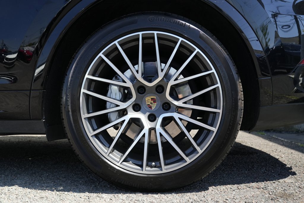 Used 2022 Porsche Cayenne Turbo image 14