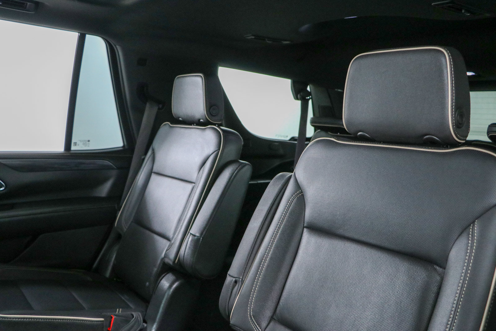 Used 2023 GMC Yukon SLT w/ SLT Luxury Package RWD image 28