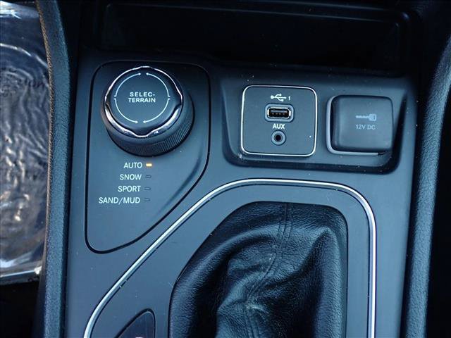Used 2019 Jeep Cherokee Latitude Plus w/ Comfort/Convenience Group AWD/4WD image 23