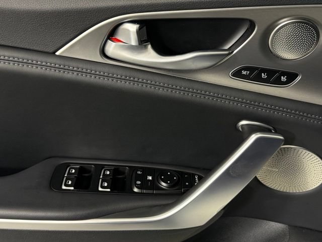 Used 2018 Kia Stinger GT2 AWD/4WD image 15