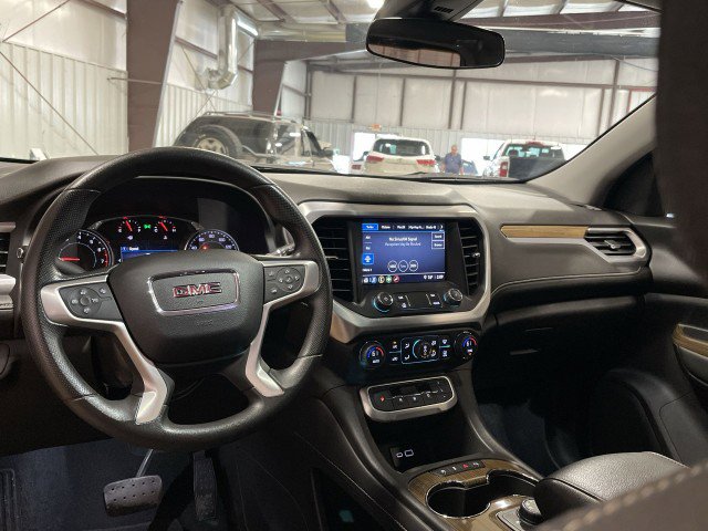 Used 2023 GMC Acadia SLE image 17