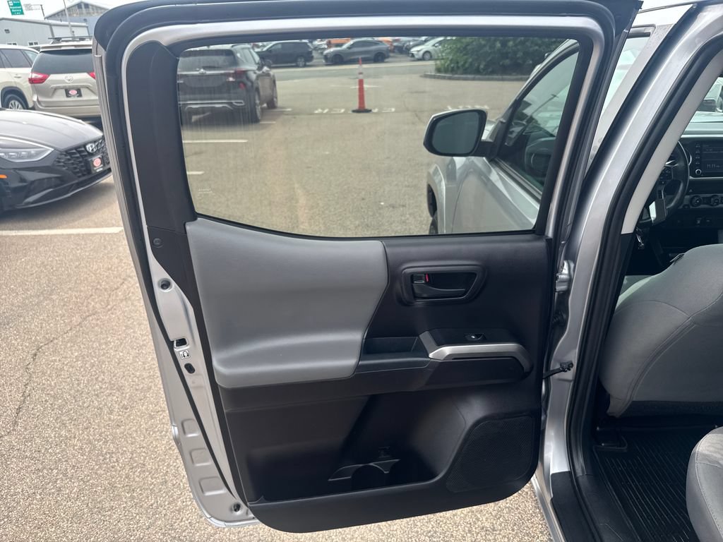 Used 2020 Toyota Tacoma SR5 AWD/4WD image 38