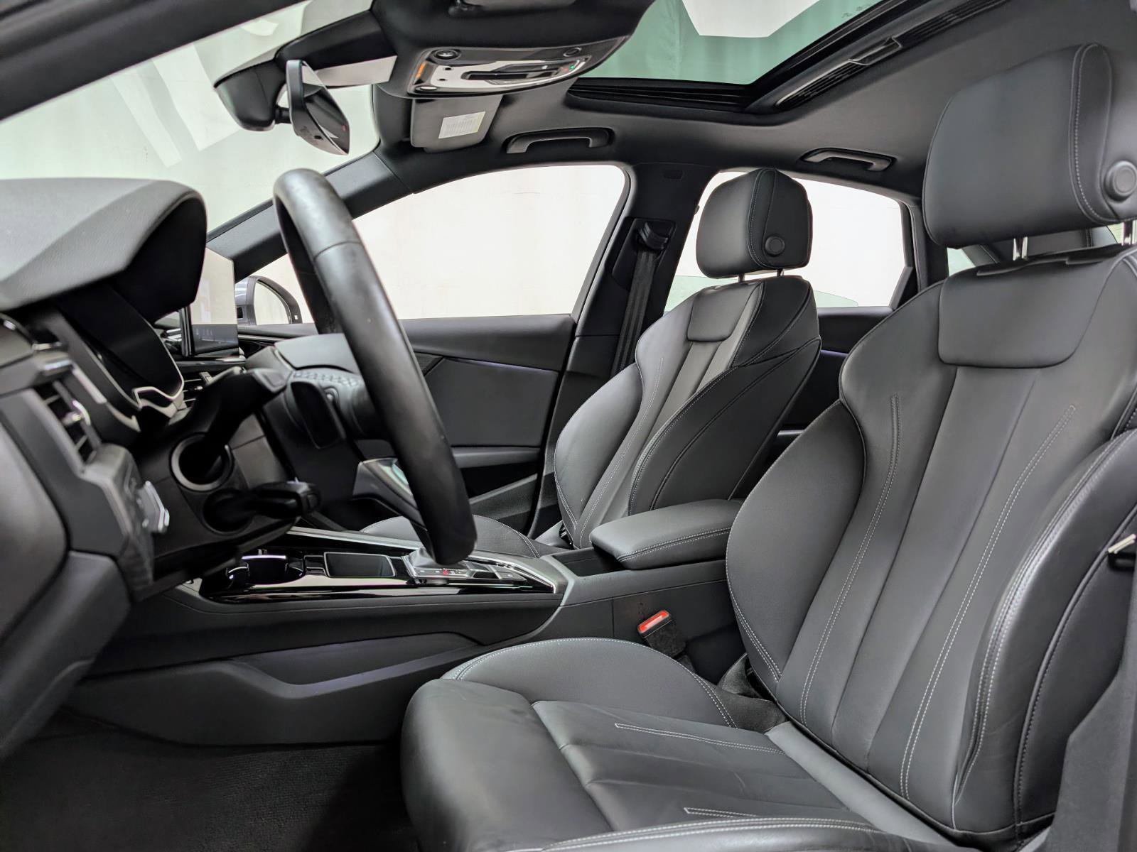 Used 2024 Audi A4 2.0T Premium w/ Convenience Package image 17