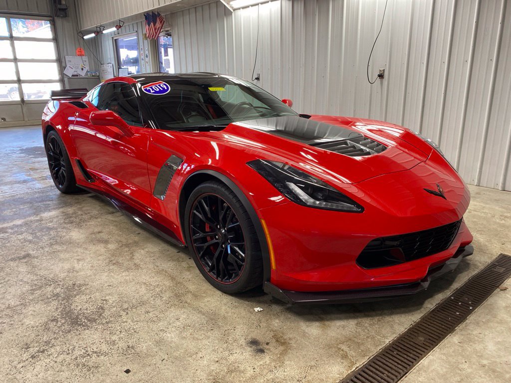 Used 2019 Chevrolet Corvette Z06 RWD image 2