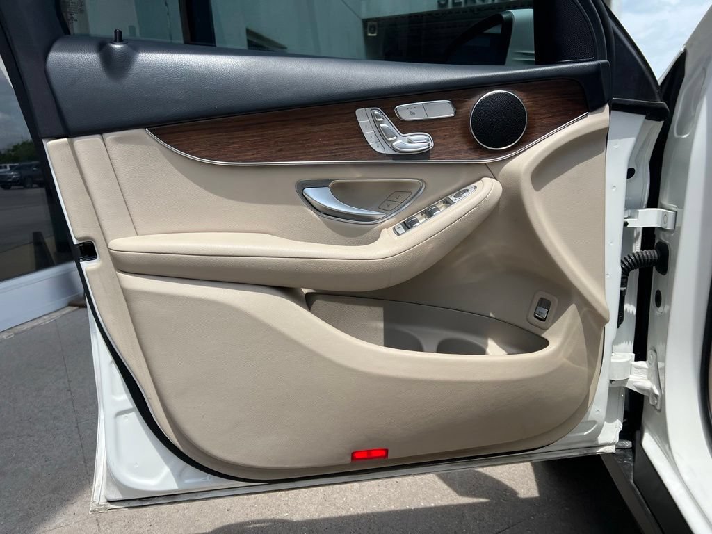 Used 2022 Mercedes-Benz GLC 300 4MATIC image 10