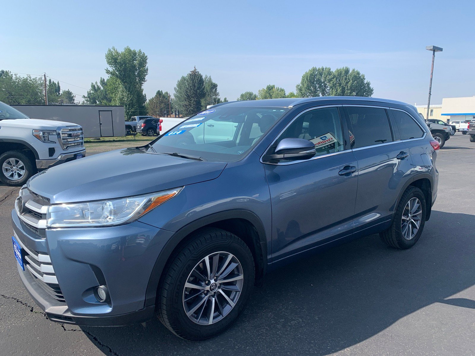 Used 2017 Toyota Highlander XLE image 3