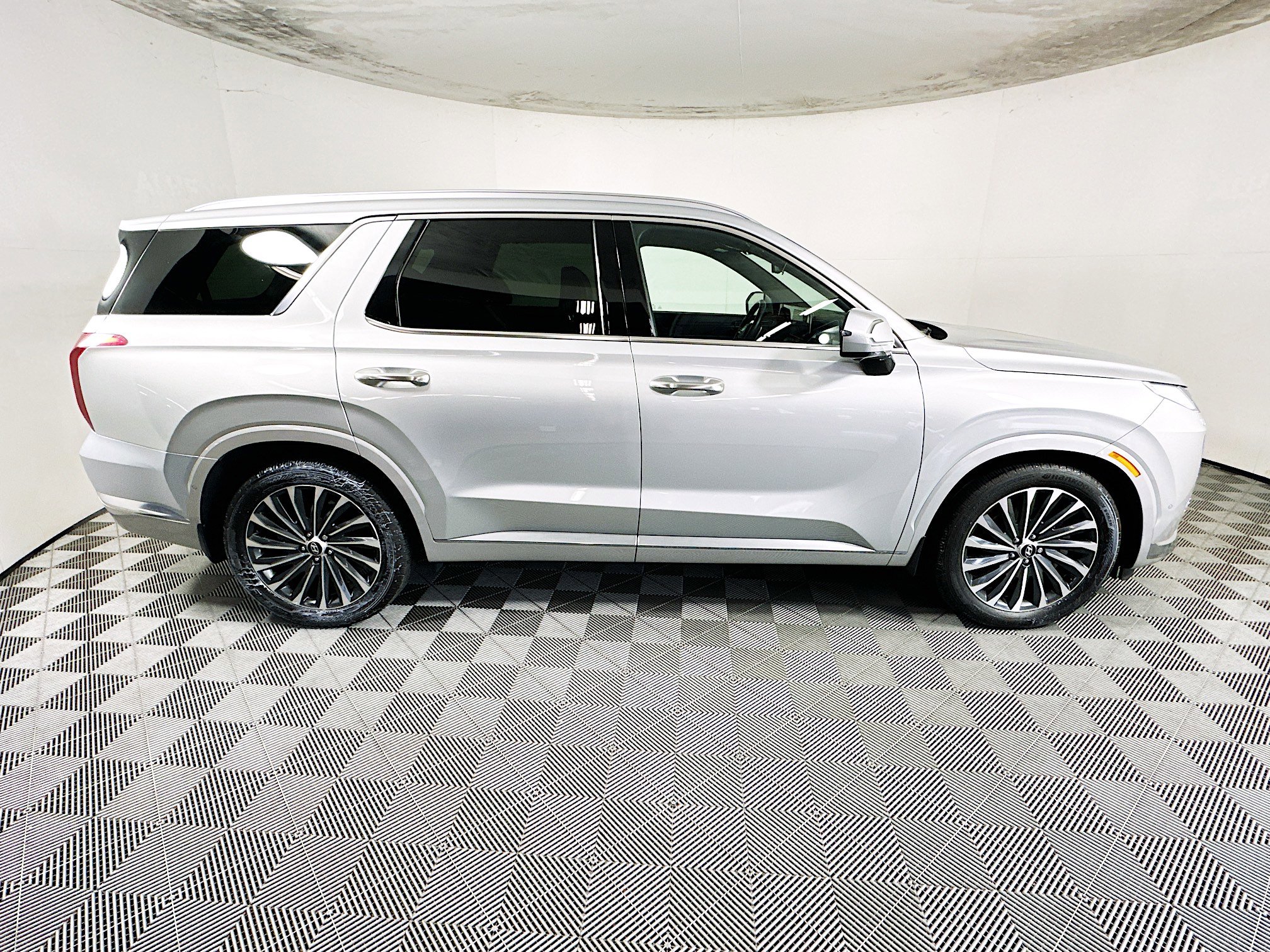 Used 2024 Hyundai Palisade Calligraphy AWD/4WD image 2