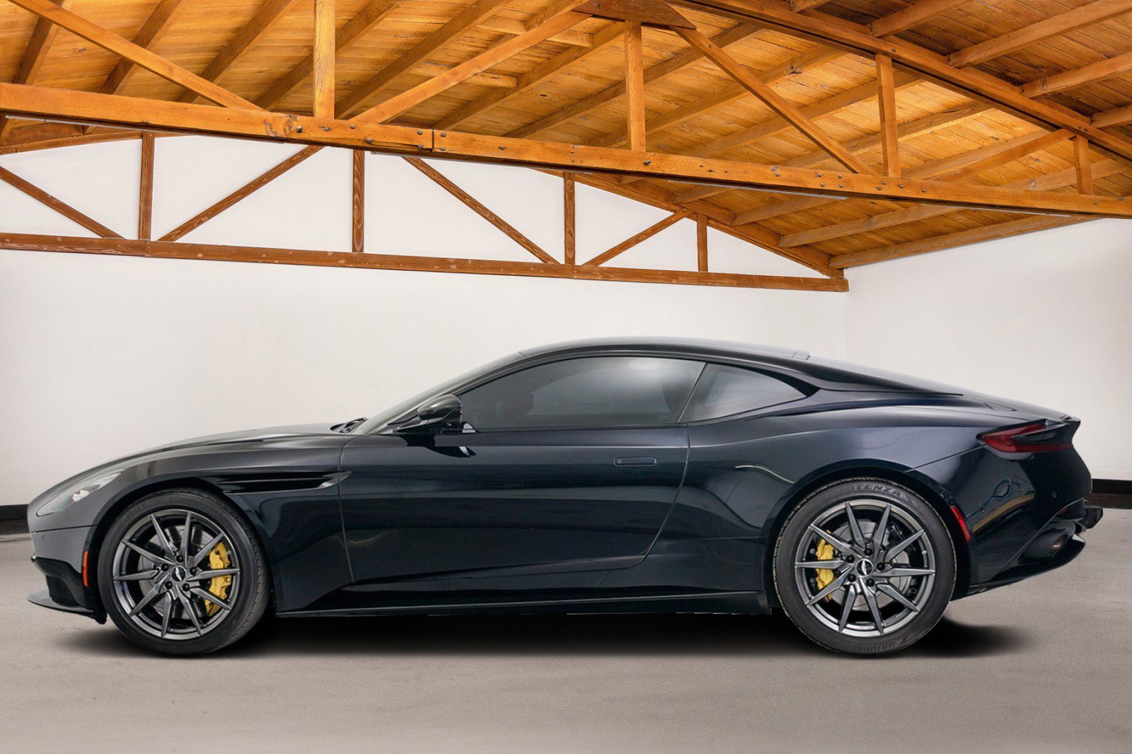 Used 2017 Aston Martin DB11 V12 image 2