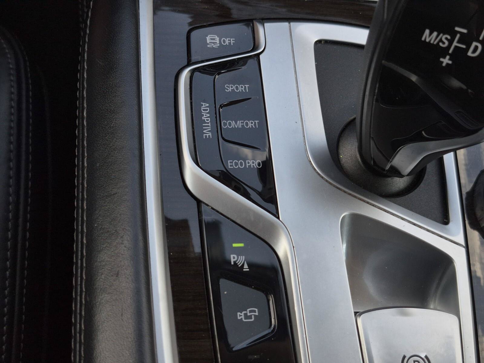 Used 2021 BMW 740i w/ Premium Package RWD image 31