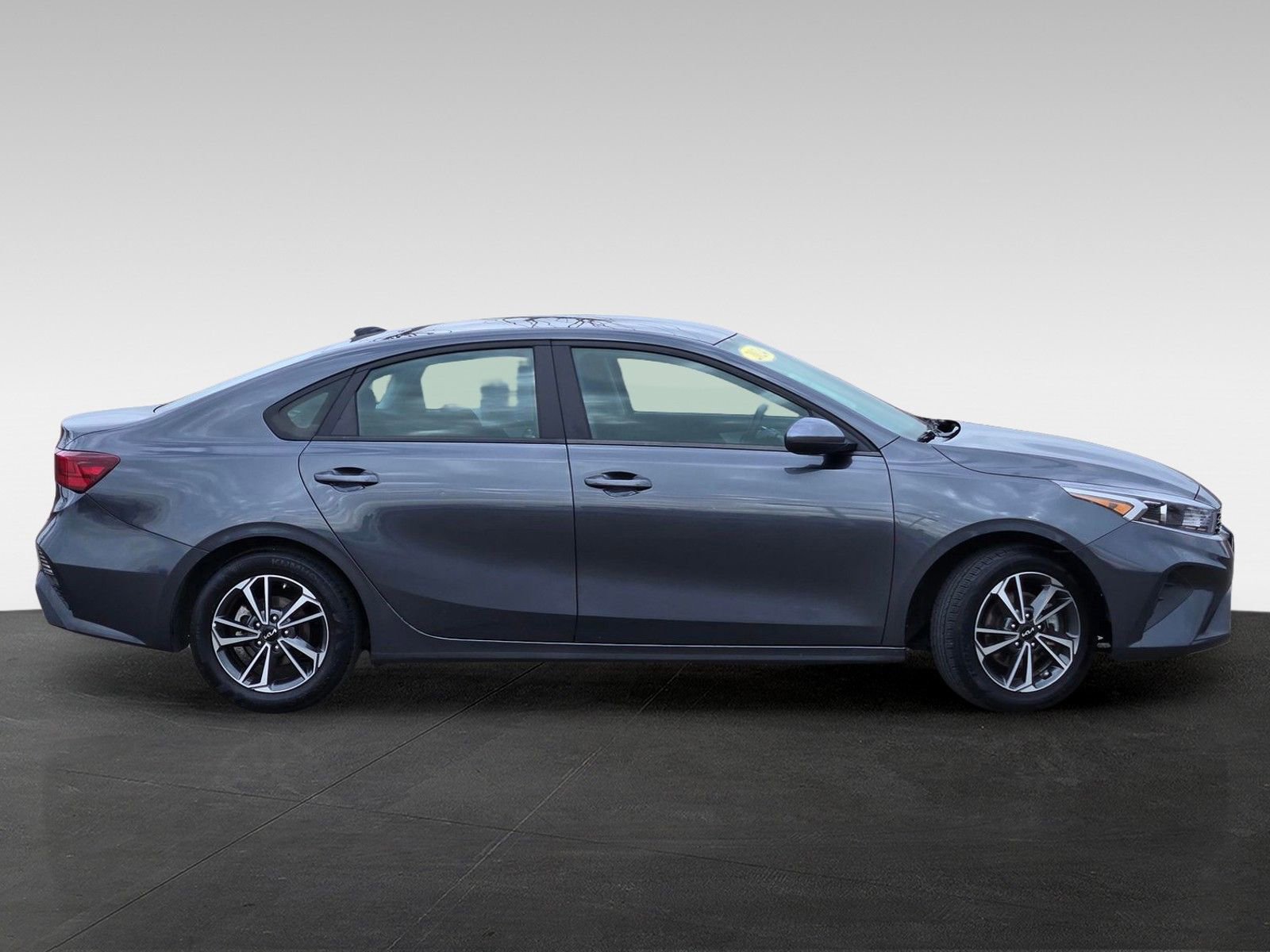 Used 2024 Kia Forte LXS image 3