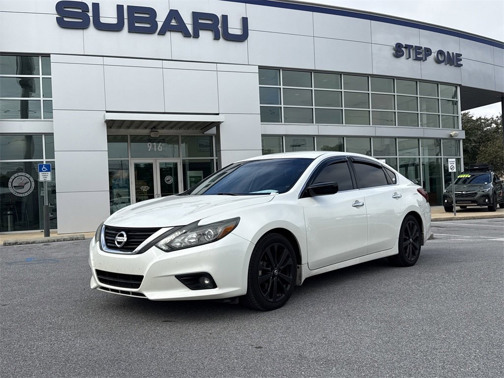 Used 2017 Nissan Altima 2.5 SR w/ Midnight Edition Package image 2