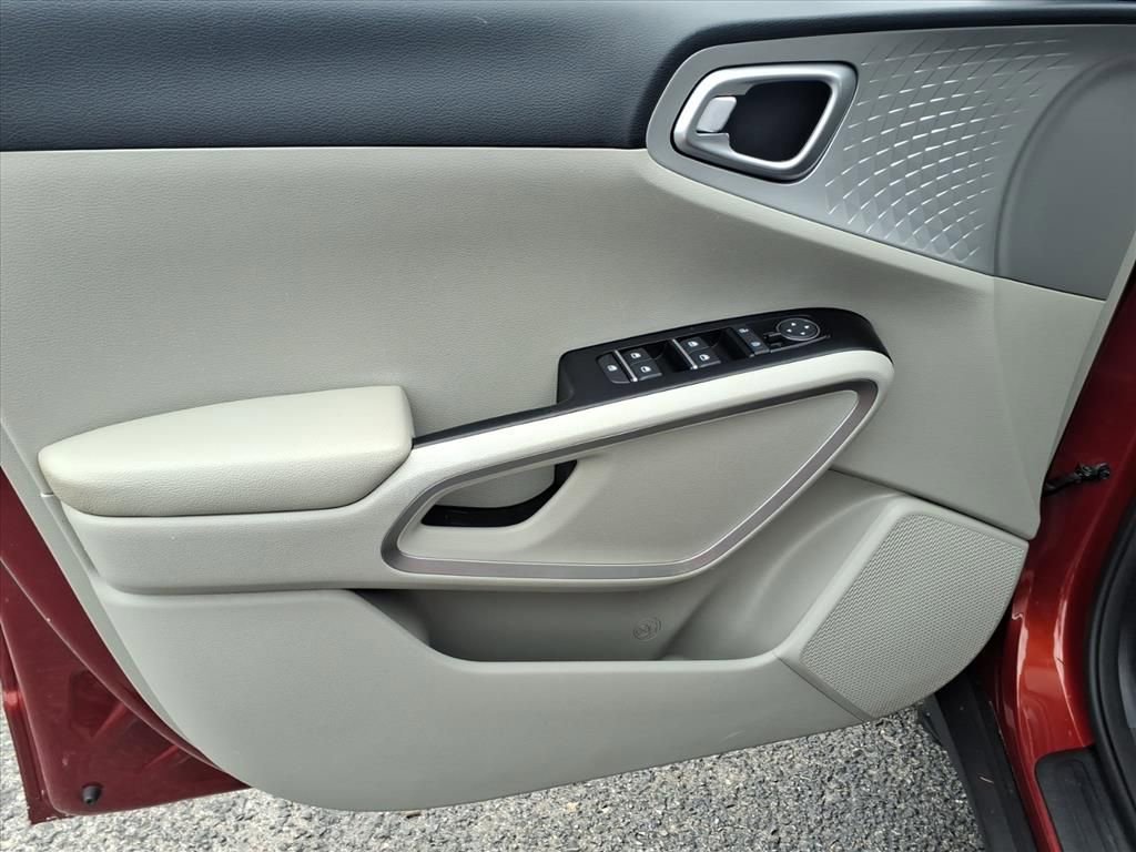 Used 2021 Kia Soul LX image 16
