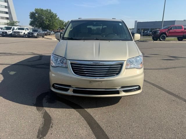 Used 2011 Chrysler Town & Country Touring w/ Entertainment Group #1 FWD image 5