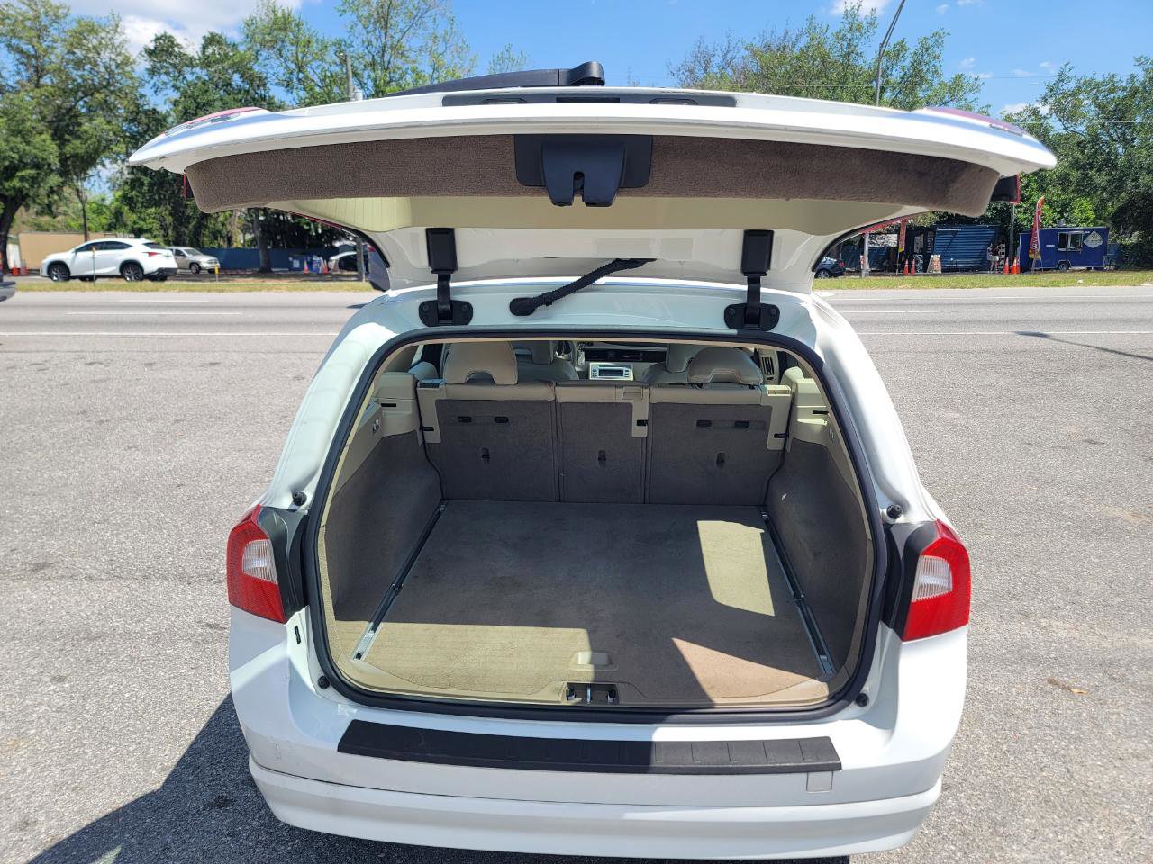 Used 2008 Volvo V70 image 21