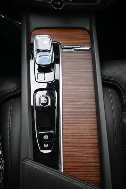 Used 2023 Volvo XC60 B5 Ultimate w/ Climate Package FWD image 11