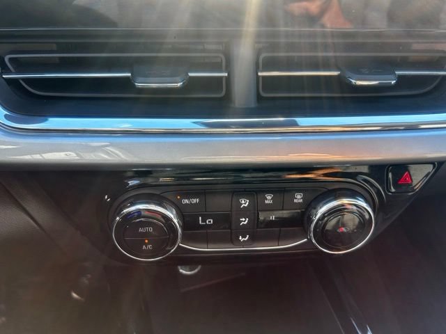 Used 2025 Chevrolet Trax LT FWD image 26
