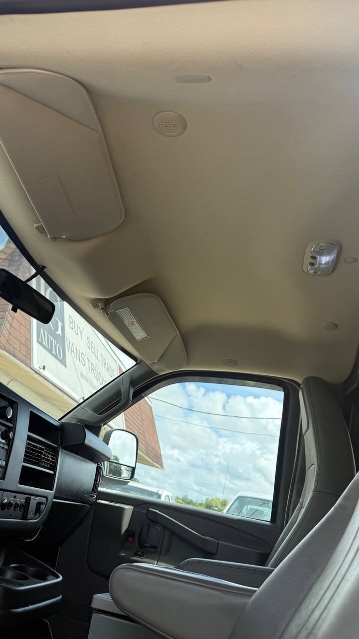 Used 2018 Chevrolet Express 2500 w/ Driver Convenience Package RWD image 17