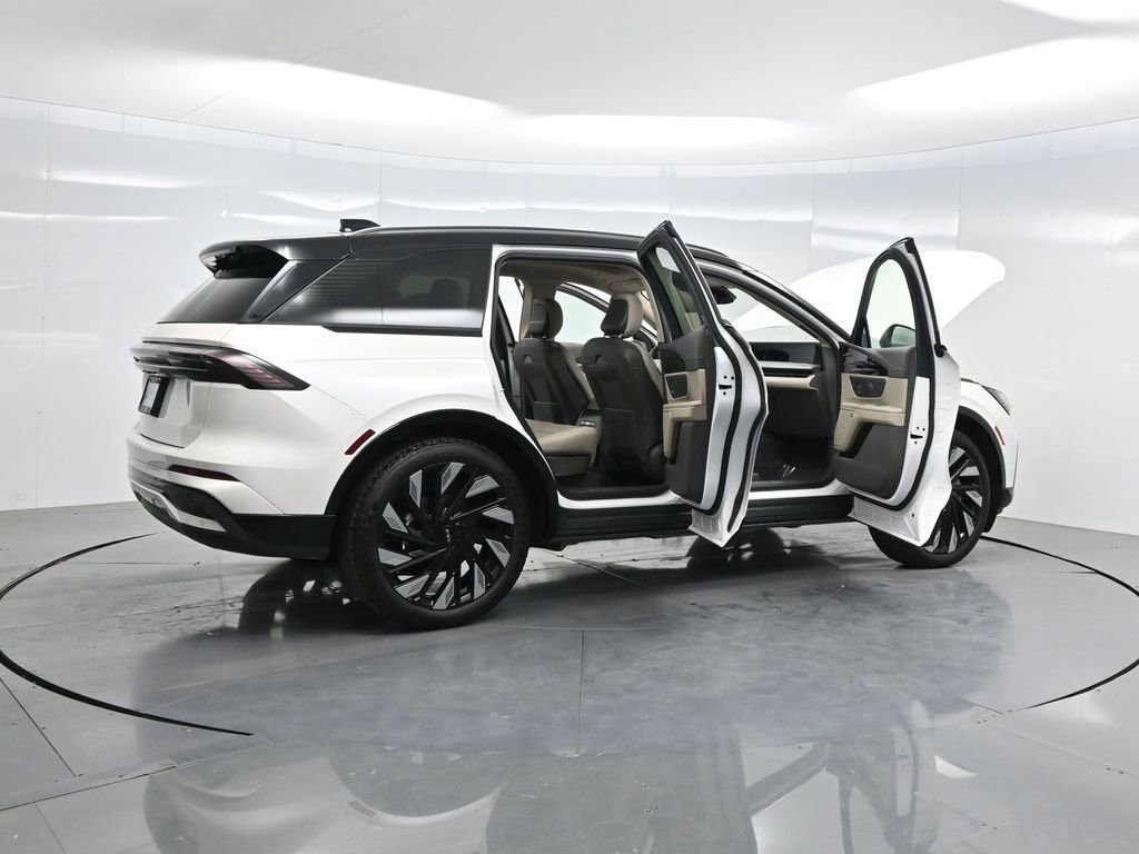 Used 2025 Lincoln Nautilus Reserve w/ Jet Appearance Package AWD/4WD image 5