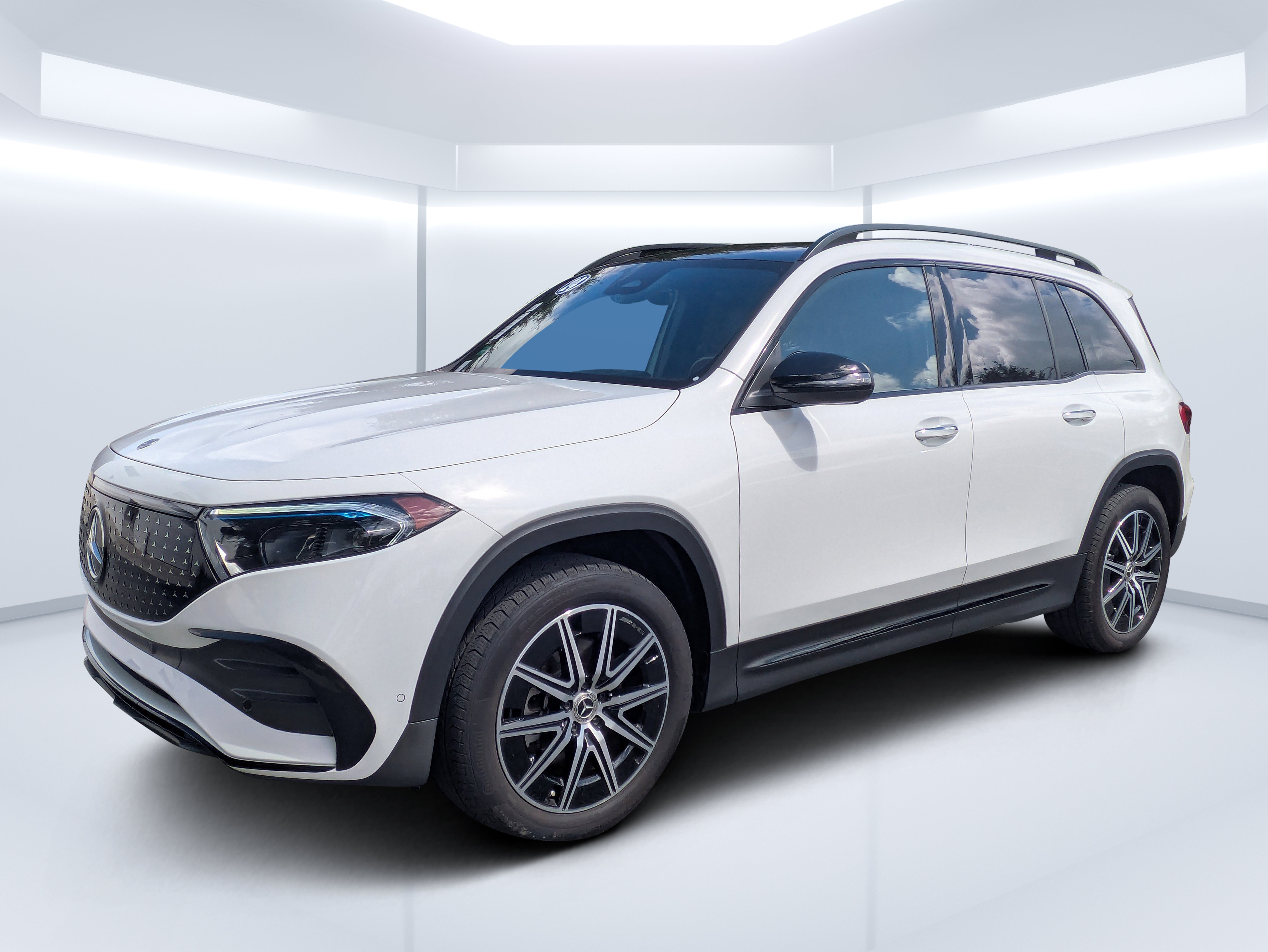 Used 2024 Mercedes-Benz EQB 350 4MATIC SUV image 7