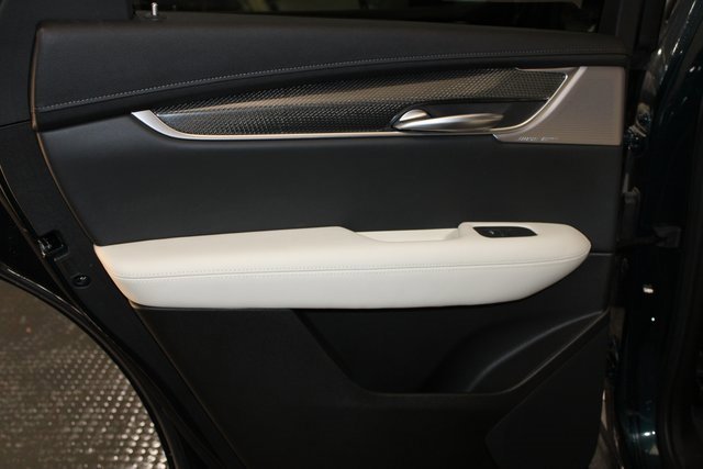 Certified 2025 Cadillac XT5 Sportv w/ Technology Package image 30