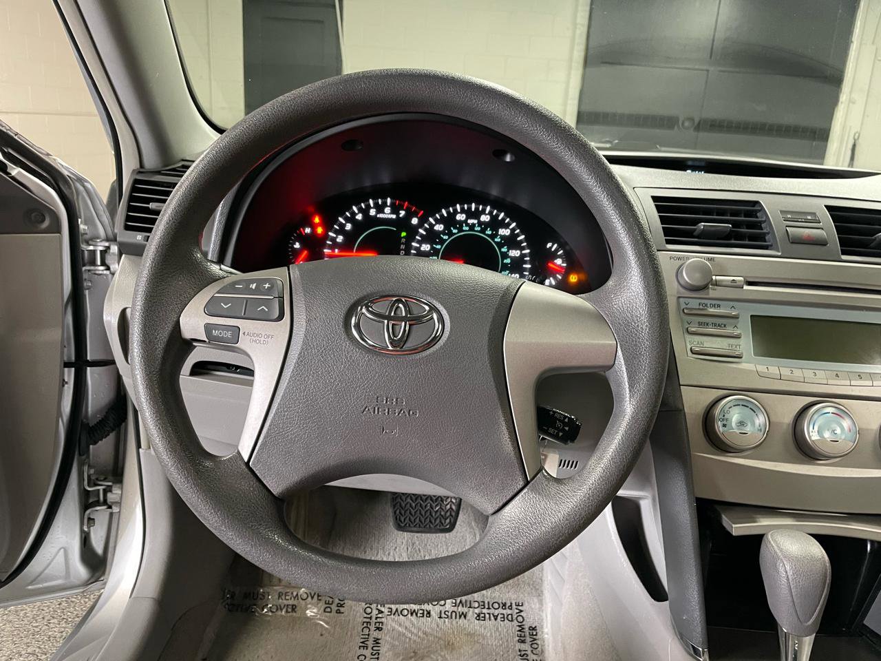 Used 2009 Toyota Camry LE FWD image 12