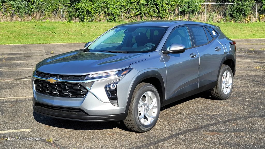 New 2026 Chevrolet Trax LS w/ LS Convenience Package FWD image 5