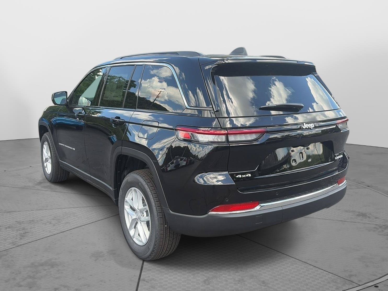 New 2026 Jeep Grand Cherokee Laredo X AWD/4WD image 9