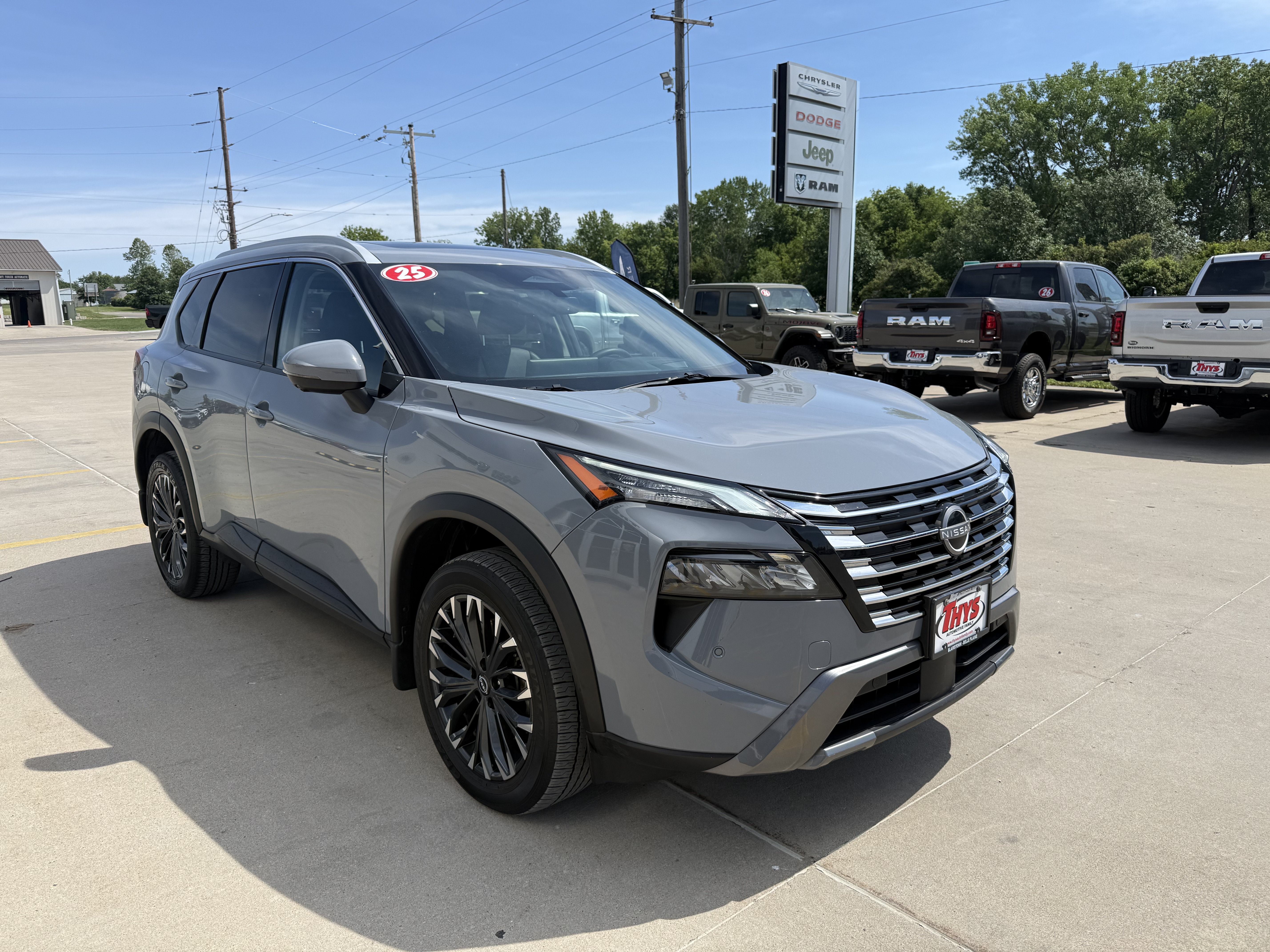 Used 2025 Nissan Rogue SL w/ Tech Package AWD/4WD image 36