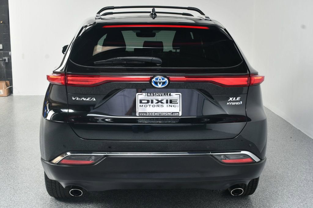 Used 2022 Toyota Venza XLE image 9