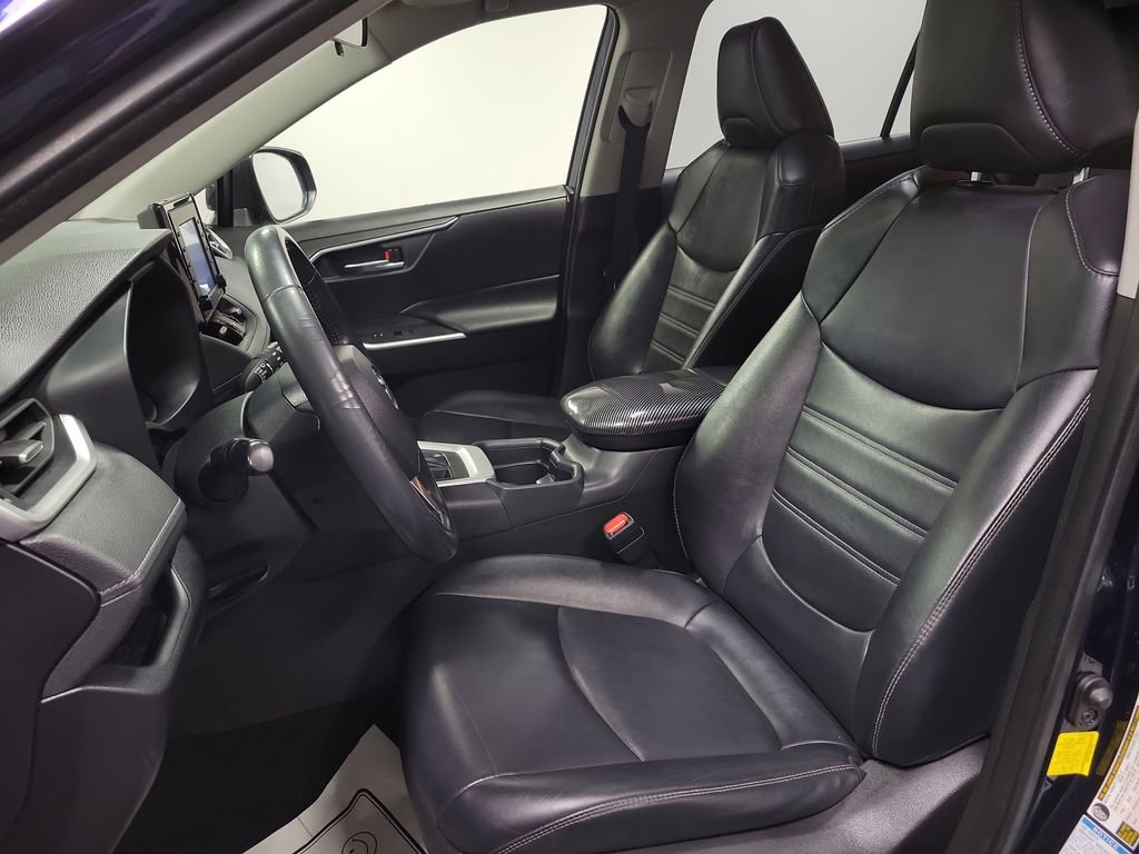 Used 2021 Toyota RAV4 XLE Premium image 13