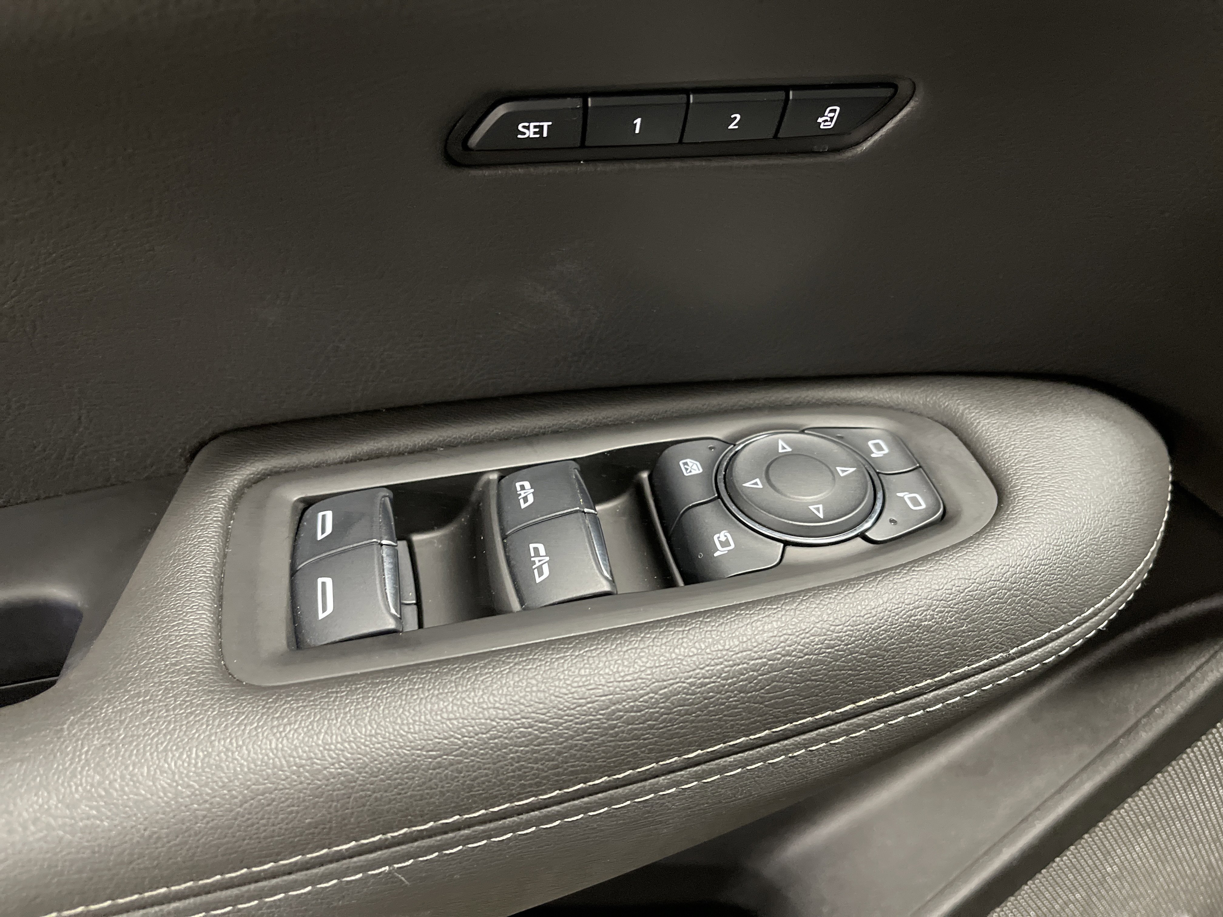 Used 2025 Cadillac XT6 Premium Luxury image 9