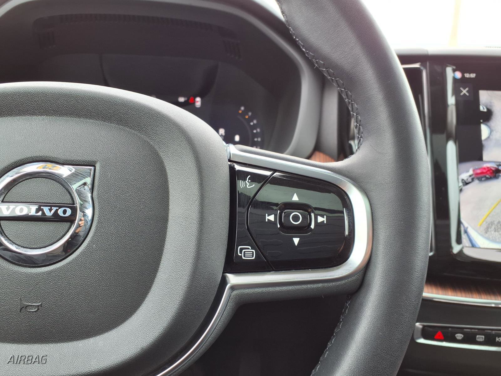 Certified 2024 Volvo XC60 B5 Plus w/ Climate Package image 28