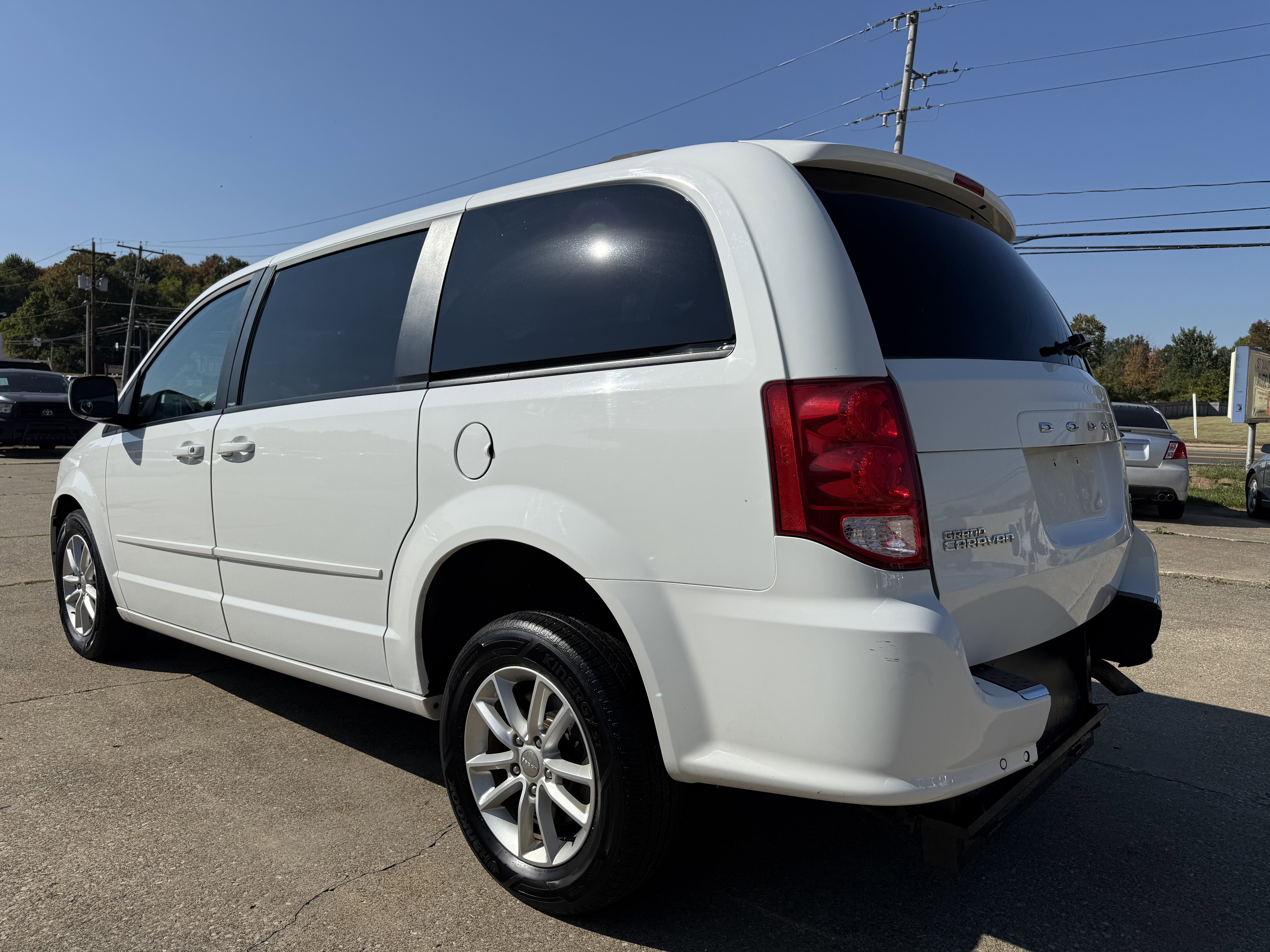 Used 2014 Dodge Grand Caravan SXT w/ Rear Park Assist Package image 4