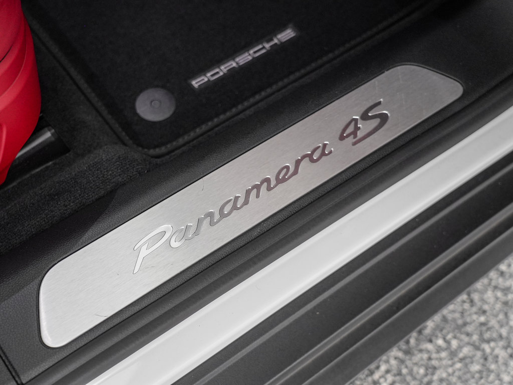 Used 2018 Porsche Panamera 4S AWD/4WD image 32