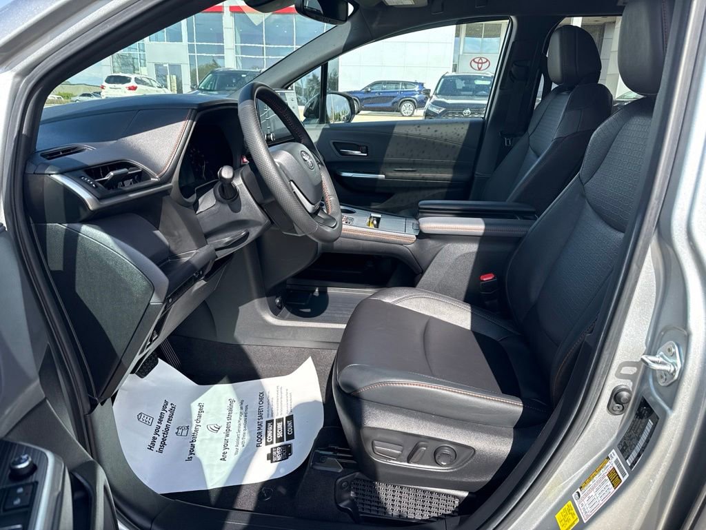 Used 2024 Toyota Sienna XSE AWD/4WD image 7
