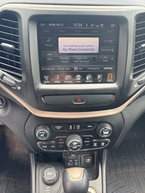 Used 2015 Jeep Cherokee Limited w/ Luxury Group AWD/4WD image 3