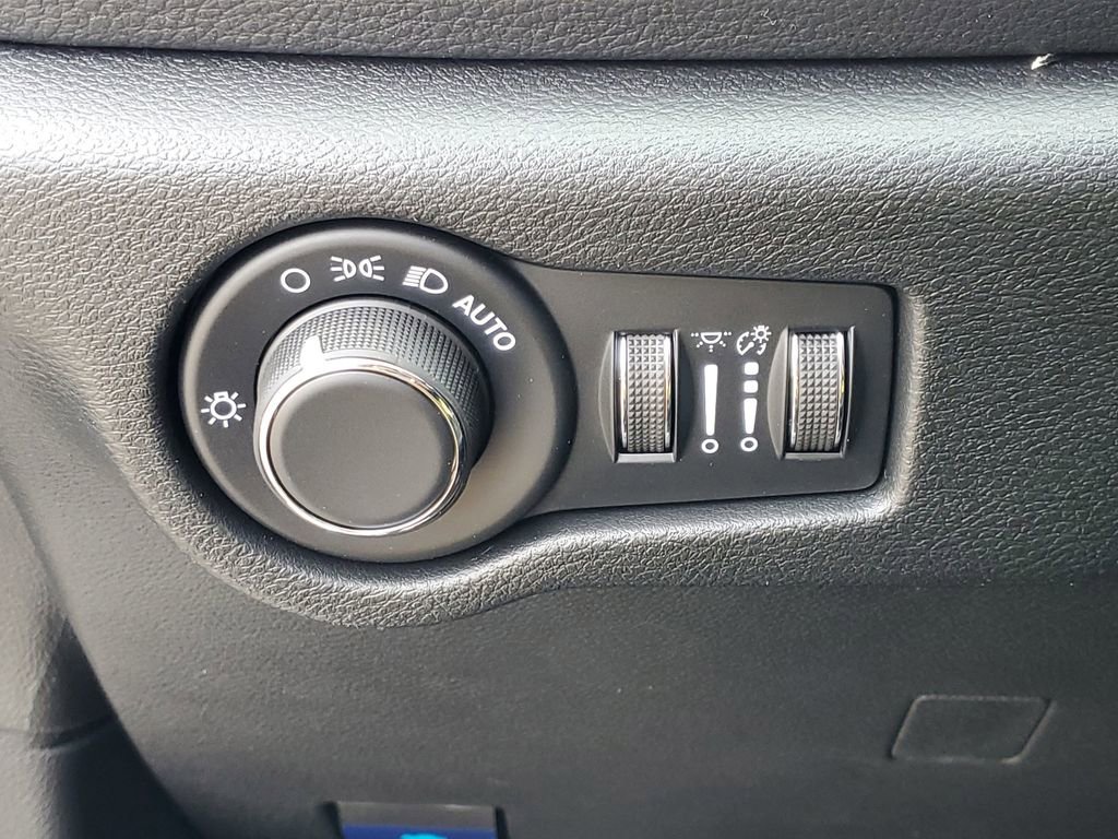 New 2027 Chrysler Pacifica Select FWD image 24