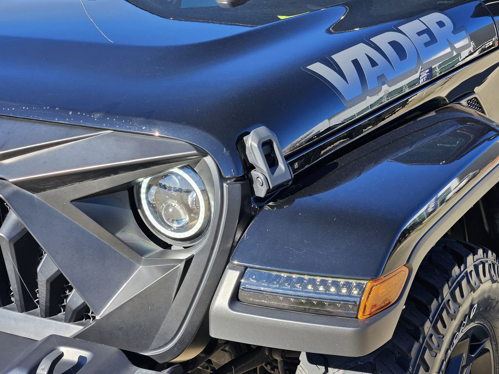 Used 2023 Jeep Gladiator Sport image 10