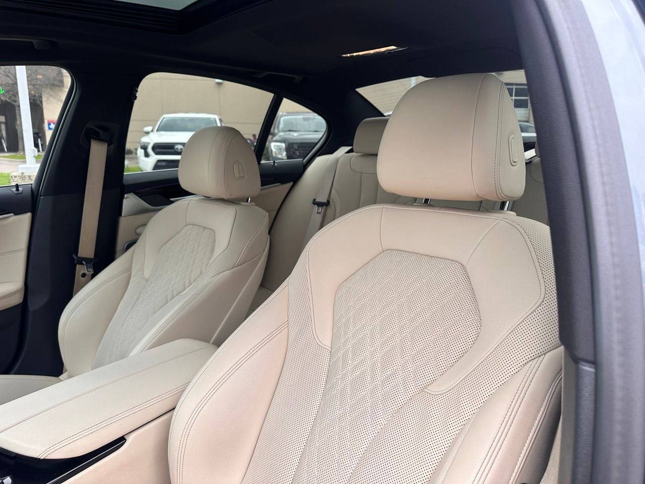 Used 2022 BMW 530i w/ Premium Package image 21