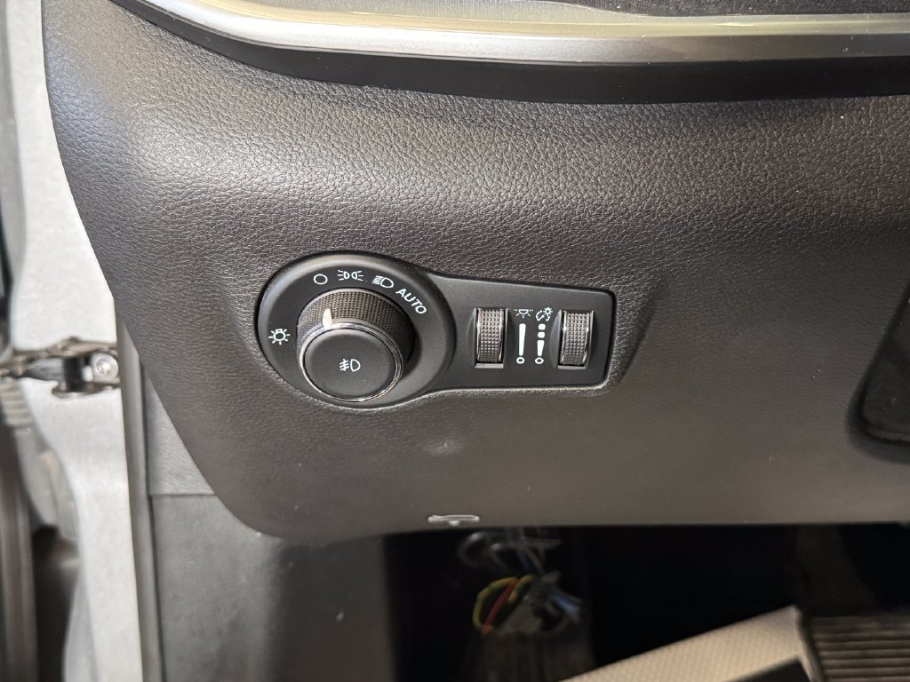Used 2023 Jeep Compass Latitude AWD/4WD image 18