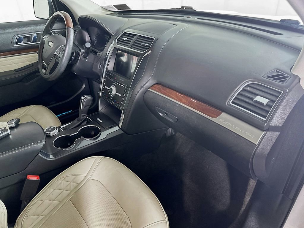 Used 2018 Ford Explorer Platinum image 30