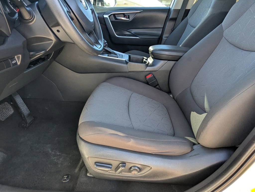 Used 2022 Toyota RAV4 XLE w/ Convenience Package FWD image 15
