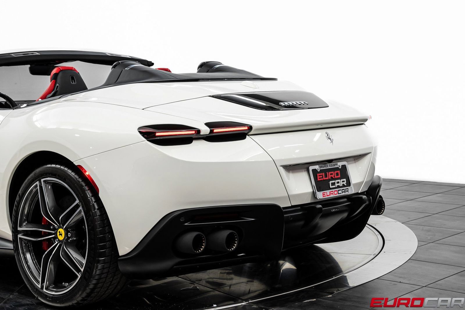 Used 2025 Ferrari Roma Spider RWD image 18